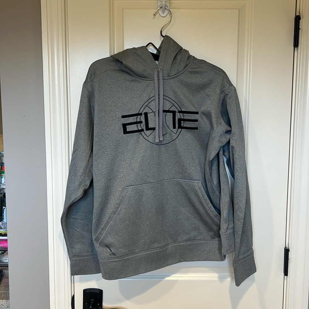 Men’s grey Nike elite basketball hoodie